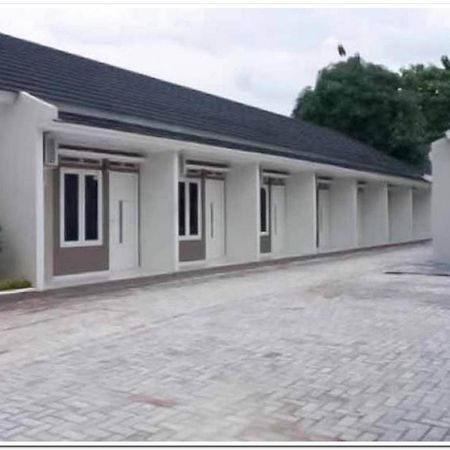 Syukur Guesthouse Syariah Near Exit Toll Cikopo Redpartner Cikampek Luaran gambar